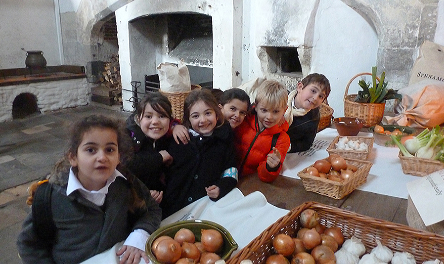 Hampton%20court%20kitchen.jpg