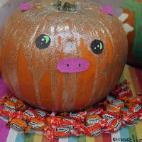 Happy pig pumpkin
