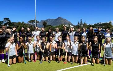 Hockey team with Table Mountain
