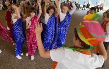 Hindu wedding dance