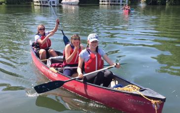 DOfE canoe on the Thames